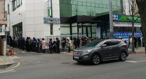 새벽부터 행렬…양산 소상공인 육성자금 3일 만에 동났다