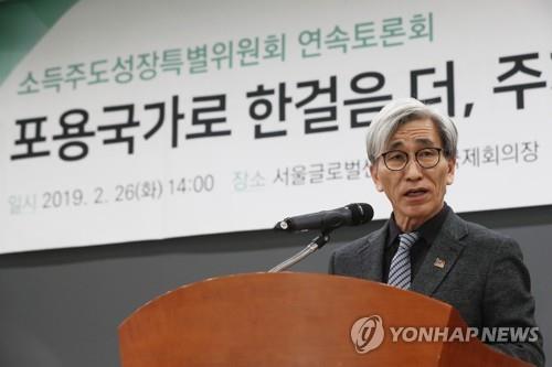 소득주도성장특위 위원장, 경제지표 악화에 