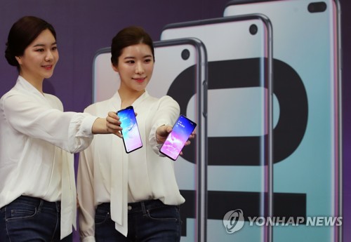 갤럭시S10 첫날 개통량 14만대…