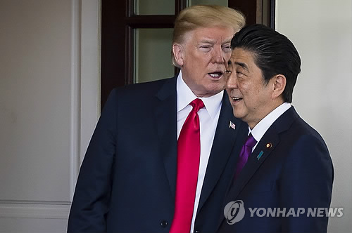 아베, 작년 트럼프에 日기업 20조원 대미 투자계획 전해