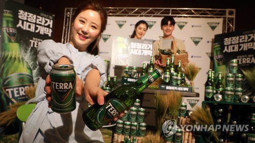 하이트진로 6년만의 신제품 '청정라거 테라' 출시(종합)