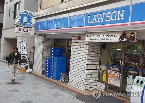 일손부족 日 편의점, 심야 무인영업 실험…사전 등록 후 이용