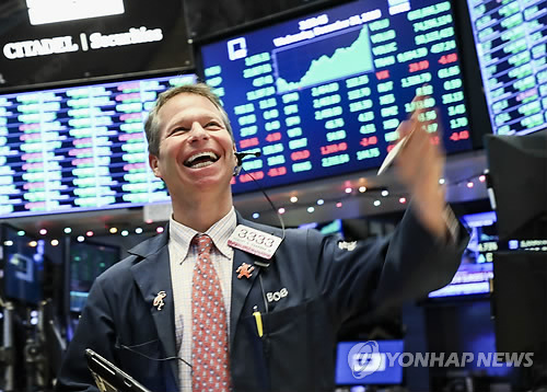 뉴욕증시, 미·중 지표 개선 안도…다우, 1.27% 상승 마감