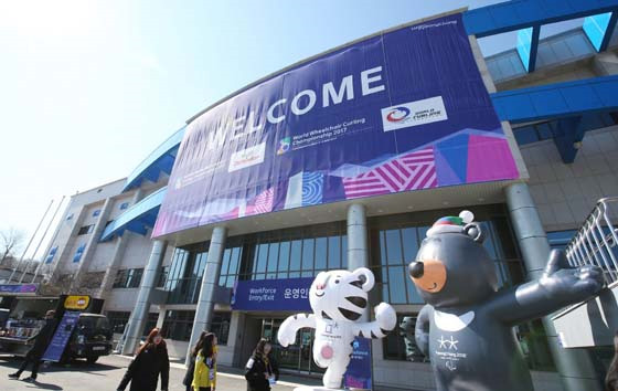 강릉 컬링 센터. 2018년 평창동계올림픽과 패럴림픽의 컬링 종목이 열릴 계획이다.