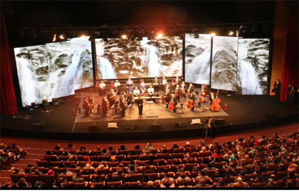 <한국 국립국악원 오케스트라와 이란의 국립오케스트라의 협연 장면>